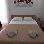 Sea Joy 1 Bed & Breakfast