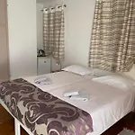 Sea Joy 1 Bed & Breakfast 3*