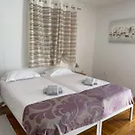 Sea Joy 1 Bed & Breakfast