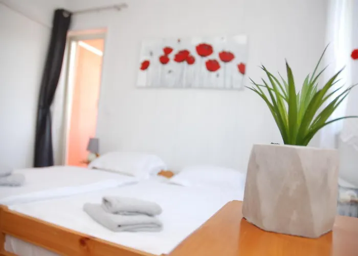 Sea Joy 1 Bed & Breakfast 3*