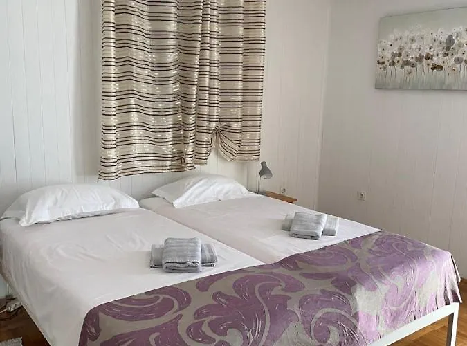 Sea Joy 1 Bed & Breakfast