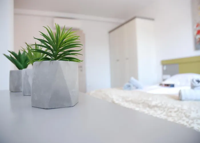 Sea Joy 1 Bed & Breakfast 3*