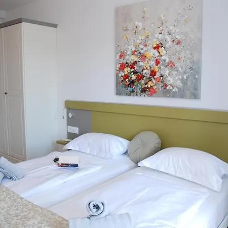 Sea Joy 1 Bed & Breakfast *