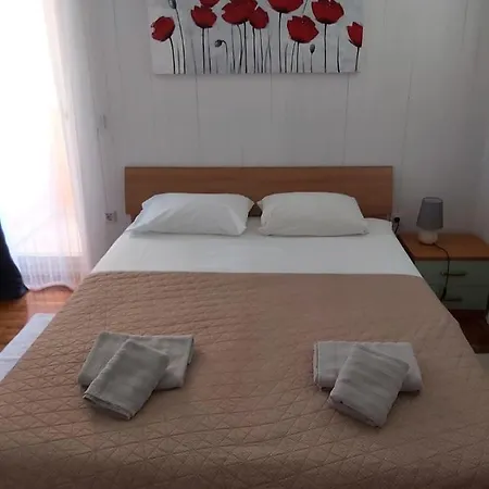Sea Joy 1 Bed & Breakfast