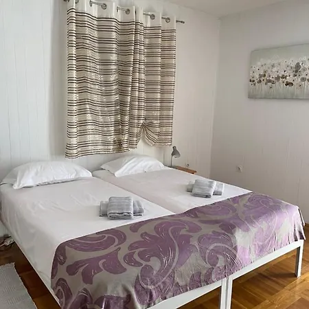 Sea Joy 1 Bed & Breakfast