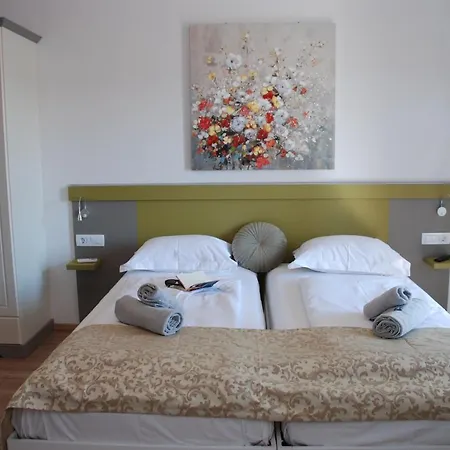 فندق مبيت وإفطار Sea Joy 1 روفينج
